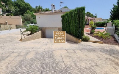 Romslig solrik villa nær Altea la Vella